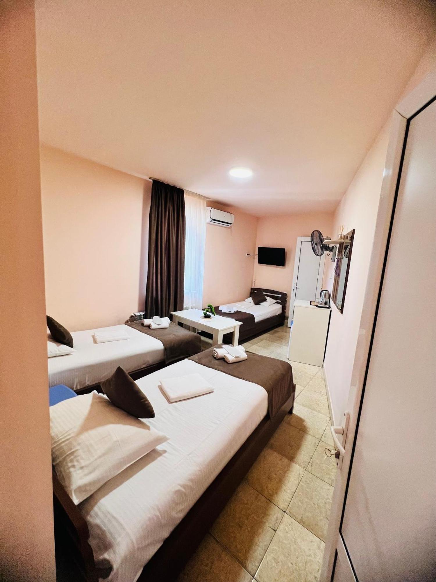 Marnar Hotel Yerevan Exterior photo